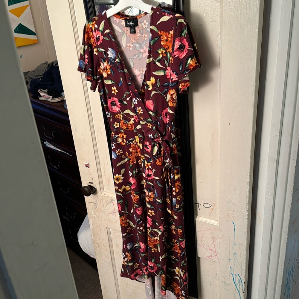 by&by Juniors Short Sleeve Floral Wrap Dress